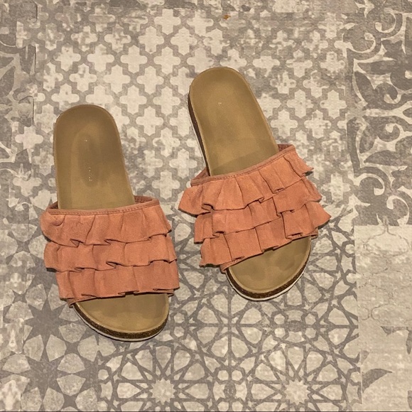 AE Ruffle Sueded Slides Size 7 - Picture 2 of 5